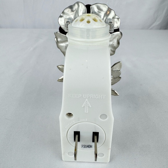 Bath & Body Works Wallflowers Fragrance Plug – Red Velvet Rose Design - Picture 5 of 6